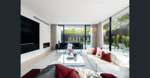 Architectural Luxury in the Heart of Toorak - Photo 1