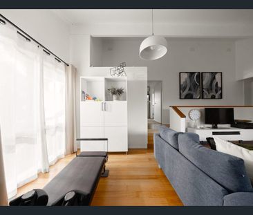 Spacious & Stylish Family Home with Mountain Views - Photo 4