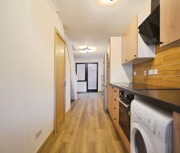 2 bedroom Flat To Let - Photo 1