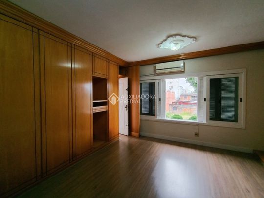 Casa com 5 quartos e 230m² para alugar em Nossa Senhora das Graças, Canoas. - Photo 1
