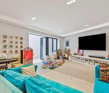 Cheriton Square, London, SW17 - Photo 1