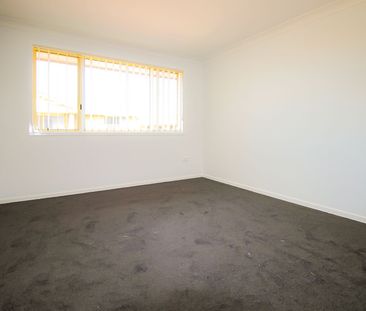 3 BEDROOM TOWNHOUSE - Photo 3