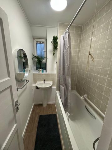 Room in a Shared Flat, William Guy Gardens, E3 - Photo 3