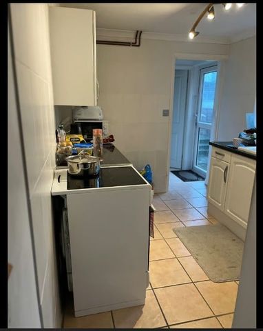 Room in a Shared House, Priory Road, CR0 - Photo 5