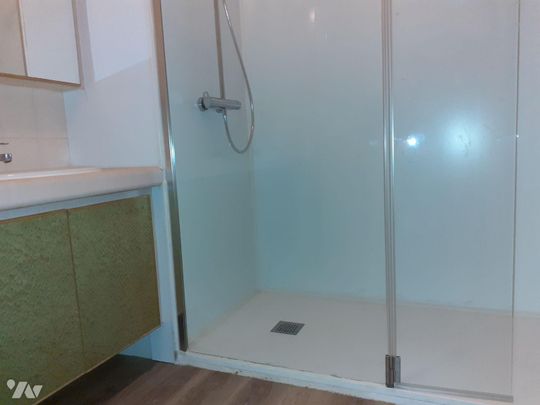 Pour visiter, appeler le 02.23.55.91.17 Situé en centre ville, ce grand appartement de type 2 ... - Photo 1