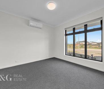 🏡 Brand New Town-House In The Heart of Clyde North! - Photo 2