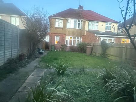 3 bedroom semi-detached house to rent - Photo 3