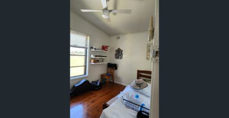 UPSTAIRS 2 BEDROOM UNIT WITH LAKE VIEWS! - Photo 3