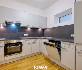 Wunderschöne Altbauwohnung! Zentral begehbar! Hochparterre & straßenseitig! - Photo 1