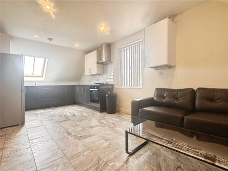 3 bedroom flat to rent - Photo 3