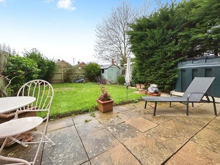 3 bedroom semi-detached house to rent - Photo 2