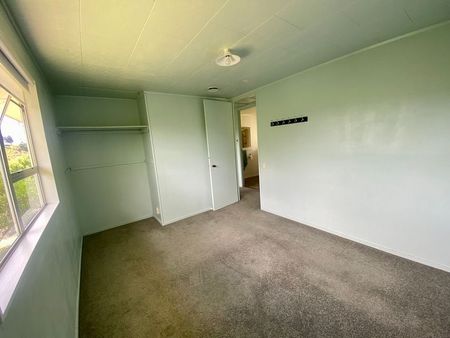 Sunny 3 bedroom home in paradise - Photo 4