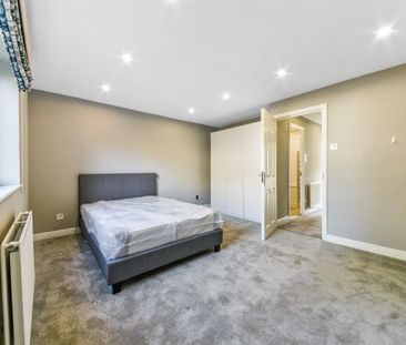 House to rent in Ferguson Close, E14 - Photo 3