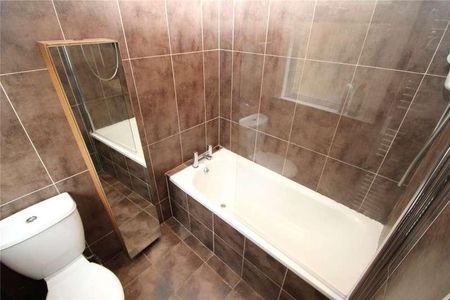 Douglas Road, Hornchurch, Essex, RM11 - Photo 3