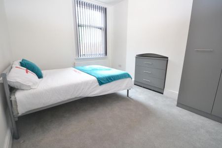 4 bedroom detached house to rent - Photo 4