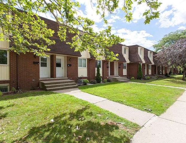 Pontiac Court – Townhomes | 1215-1273 Pontiac Court, Sarnia - Photo 1