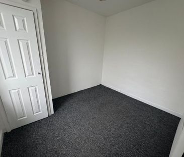 2 bedroom end of terrace house to rent - Photo 4