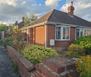 2 bedroom semi-detached bungalow to rent - Photo 3