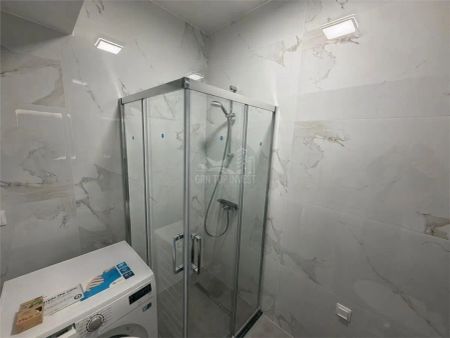Apartament 3 camere 2 bai balcon parcare zona Calea Surii Mici - Fotografie 5