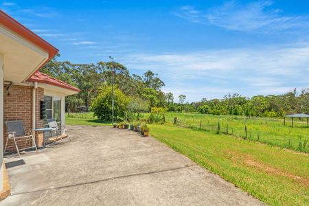 This stunning property offers a unique opportunity to rent a beautiful countryside retreat - Photo 5