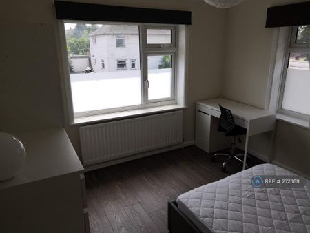 4 bedroom semi-detached house to rent - Photo 5