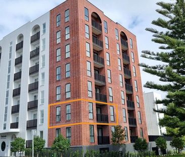 North facing, modern apartment in Avondale - Photo 1