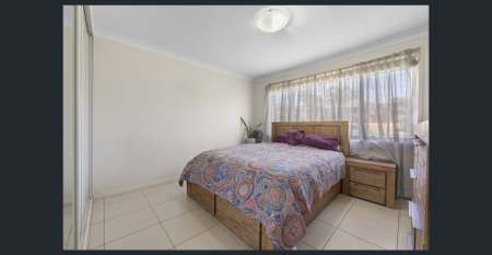 Spacious lounge and Gas cooking! - Photo 3