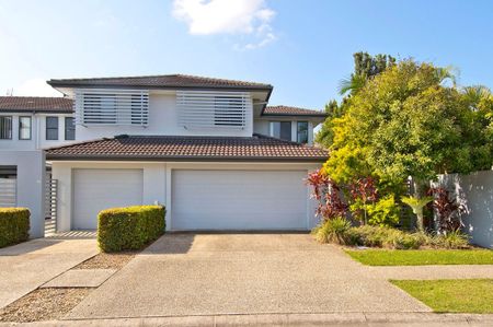 Spacious Upper Coomera Townhouse - Photo 3