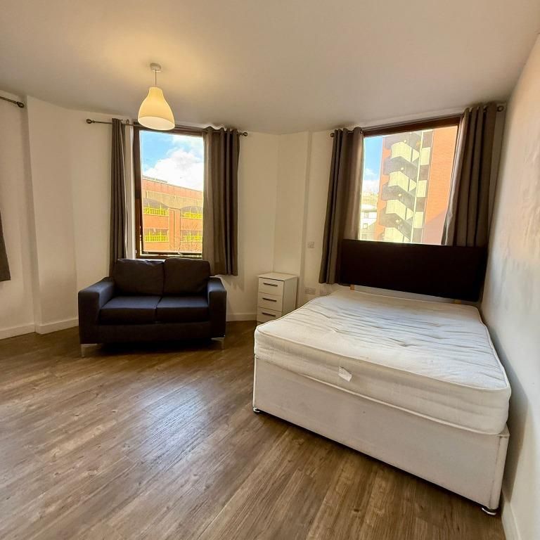 Studio to rent - Photo 1