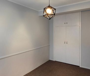 Beautiful 1-Bed Unit Ellerslie (All Bills Incl'd) - Photo 2