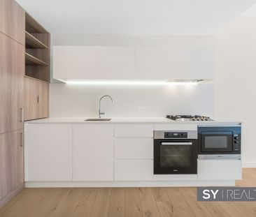 Bright and sunny two bedroom luxury apartment in Green Square centre - Photo 4