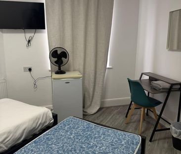 Room in a Shared Flat, Barking, IG11 - Photo 1