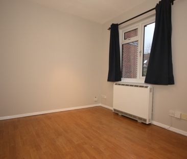 Oriental Road, Woking - Photo 2