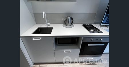 Modern South Yarra Apartment with Balcony, Gym, Pool & Prime Location - Photo 3