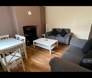 3 bedroom end of terrace house to rent - Photo 2