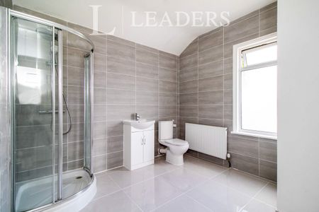 3 bedroom house to rent Maldon Road, Southend-on-Sea, SS2 - Photo 5