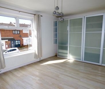 2 bedroom terraced house to rent - Photo 3