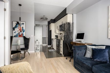 For Lease - 9201 YONGE Street, Richmond Hill, Ontario - Photo 3