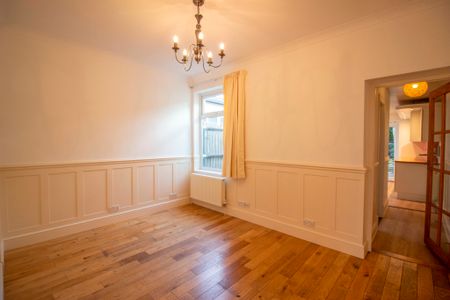Stunning 2 double bedroom, Victorian house in vibrant location in E15 - Photo 5