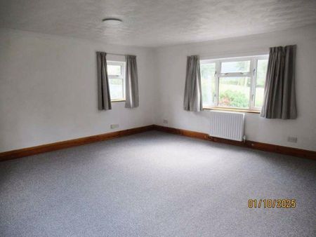 4 bedroom detached house to rent - Photo 4