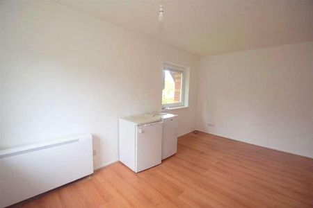 Newhall Green, Leeds, LS10 - Photo 2