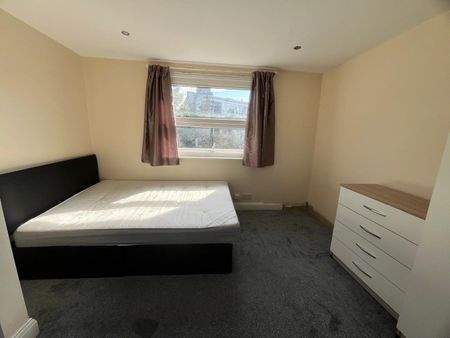 Room in a Shared House, Oakhill Road, SW15 - Photo 2