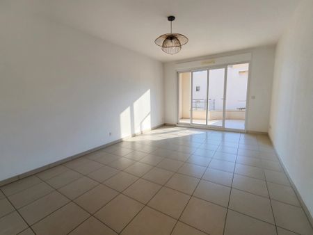 Location Appartement 3 pièces 61m² CANNES 06150 - Photo 2