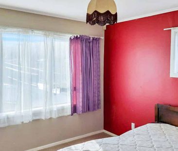 Charming 2 Bedroom House in Best Street, Wainuiomata - Photo 3