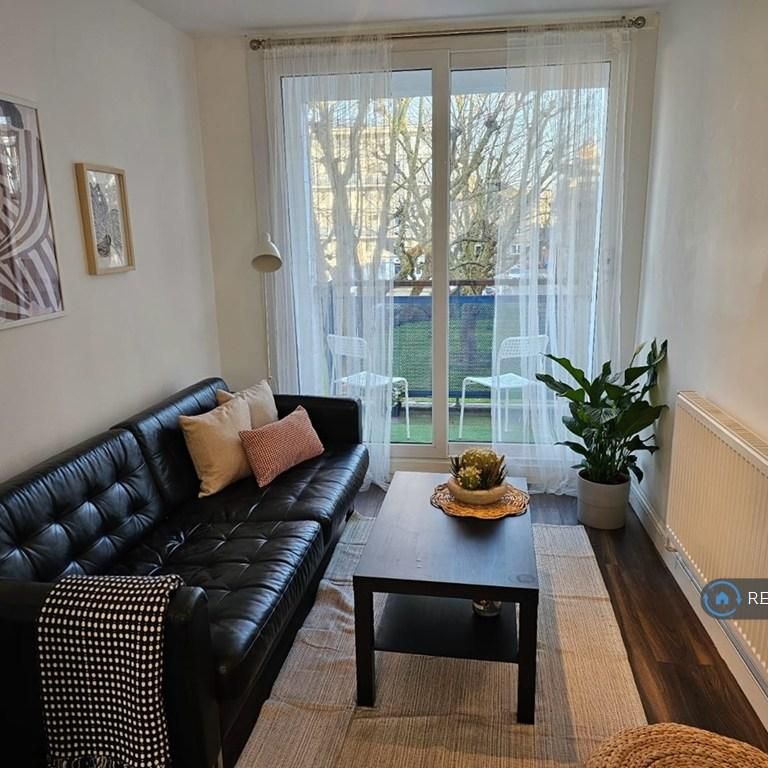 4 bedroom flat to rent - Photo 1