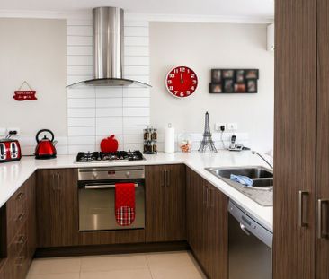 Spacious, Comfortable Family Home in Addison - Photo 1