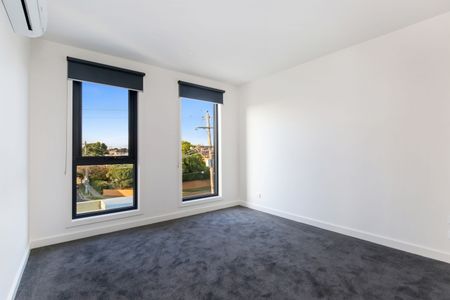 TOWNHOUSE LIVING IN THE HEART OF BULLEEN - Photo 3