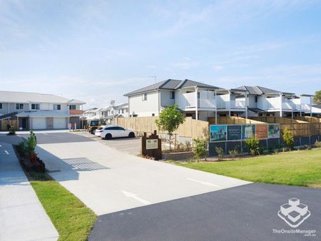 3-bed townhouse with SLUG and driveway - Photo 2