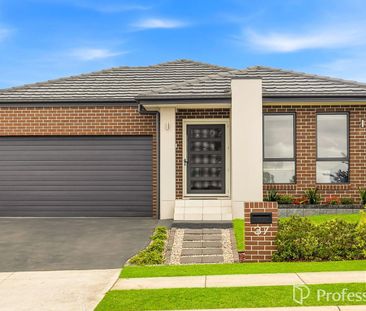 Immaculate Ex-Display Home in Box Hill - Photo 1
