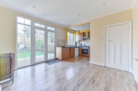 3 bedroom semi-detached house to rent - Photo 3